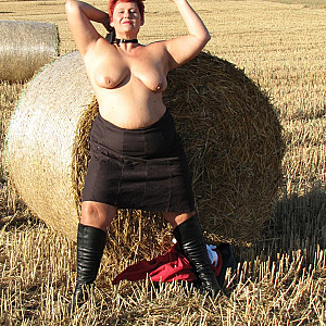 Posing in the cornfield ... gallery image