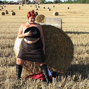 Posing in the cornfield ... gallery image