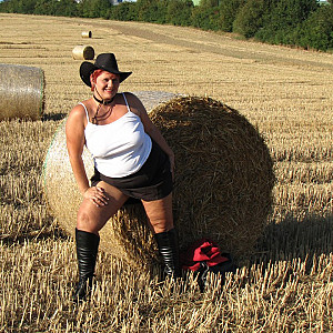 Posing in the cornfield ... gallery image