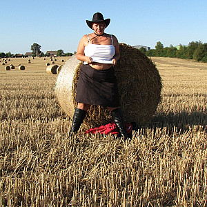 Posing in the cornfield ... gallery image