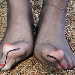 Fotze,Arsch und Titten im Wald in Nylons Galeriebild