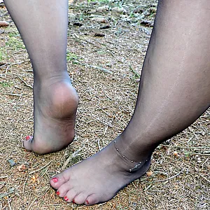 Fotze,Arsch und Titten im Wald in Nylons Galeriebild