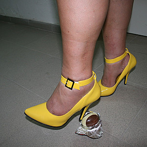 Anna in yellow heels ... gallery image