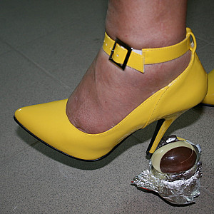 Anna in yellow heels ... gallery image