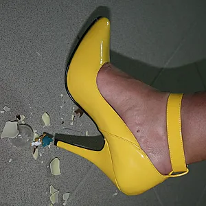 Anna in yellow heels ... gallery image