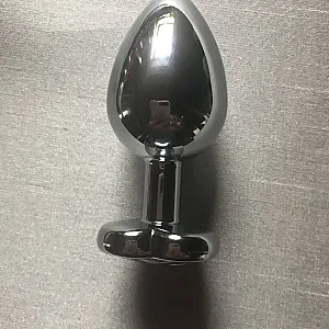 Die kleine Nutte liebt ihre Plugs Galeriebild