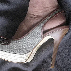 Beige Peeptoe Galeriebild