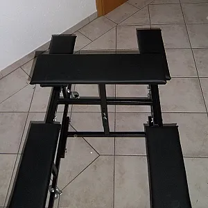 Sklavin auf den Sklavenmöbeln Galeriebild