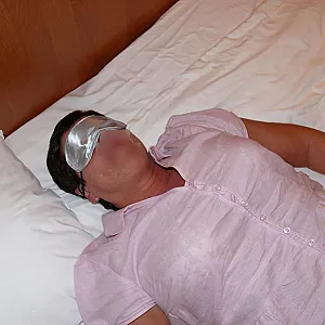 Dieses Mal tut unser Internet-Freund mehr als, bilder nehmend Galeriebild