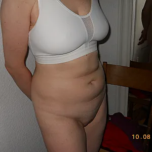 Show her tits gallery image