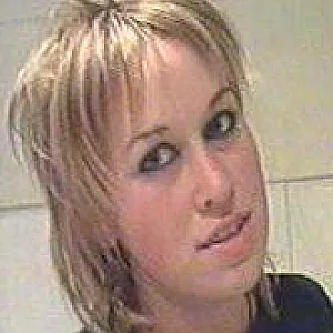 Kinky hairdresser chick - I shave my head. Galeriebild