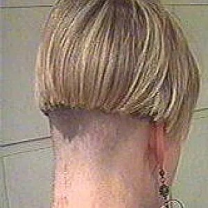 Kinky hairdresser chick - I shave my head. Galeriebild