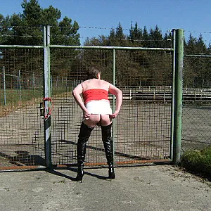 Outdoor in Overknees Galeriebild