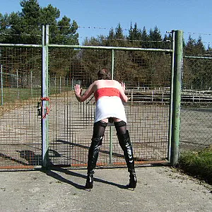 Outdoor in Overknees Galeriebild
