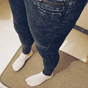 Biker Jeans mit Söckchen Galeriebild
