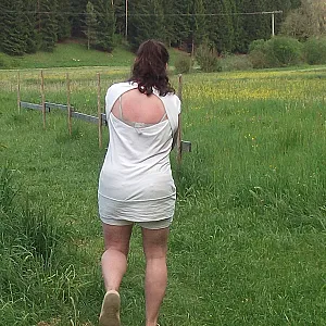 ich in Kleidung im Park Galeriebild