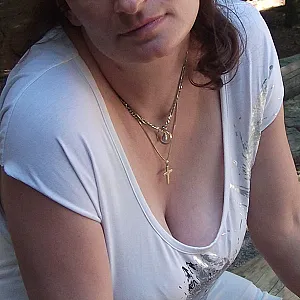 ich in Kleidung im Park Galeriebild