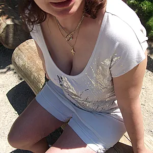 ich in Kleidung im Park Galeriebild