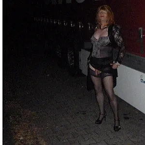 Outdoor Gangbang Galeriebild
