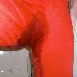 Hab mir einfach durch die Hose gepisst Galeriebild