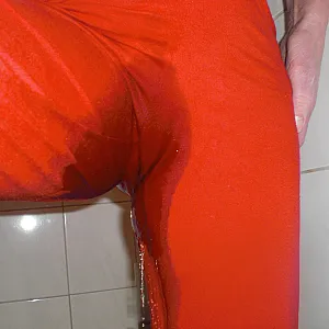 Hab mir einfach durch die Hose gepisst Galeriebild