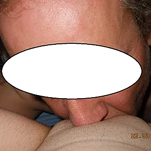 Manu - ich präsentiere das Fötzchen zum lecken Galeriebild
