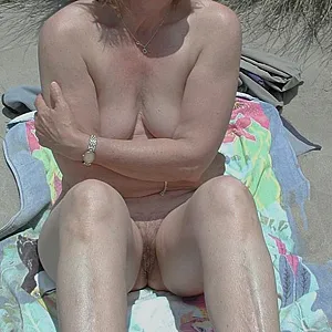 ON THE BEACH Galeriebild