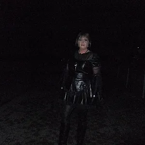 Im Lederkleidchen nachts allein unterwegs!!! Galeriebild