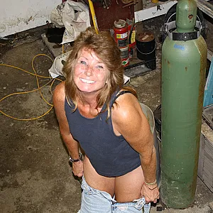 Hot Dee 13 M.I.L.F. more shots for my fans and admirers everywhere. Galeriebild