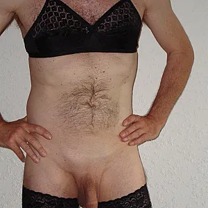 ich in halterlosen und bh Galeriebild