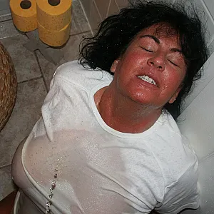 Sam's pee - just great gallery image