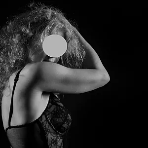 First image of paarbums's Gallery - black/white and red