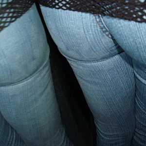 Popo cameltoes oder auch Arsch frißt Hose Galeriebild