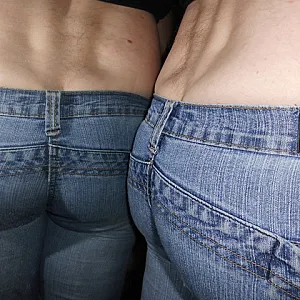 Popo cameltoes oder auch Arsch frißt Hose Galeriebild