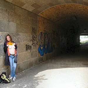 Rebekka zeigt Busen Galeriebild