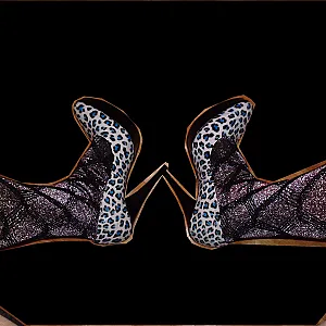 Netzcatsuit mit Strapse Galeriebild