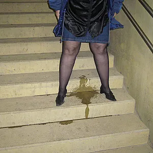 beim pissen Galeriebild