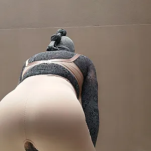 DWT Abschnitt in Spitzen Strumpfhosen, Miederhose und Stütz-BH Galeriebild
