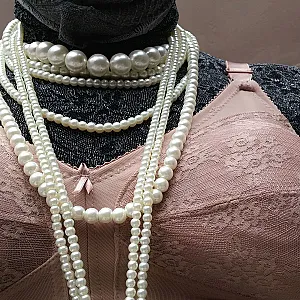 DWT Abschnitt in Spitzen Strumpfhosen, Miederhose und Stütz-BH Galeriebild