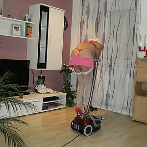 SEXGEILE ANDREA TESTET STAUBSAUGER Galeriebild