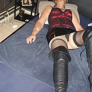 slut anja gallery image