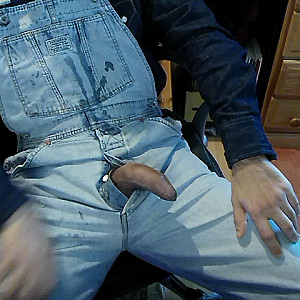 First image of levis665's Gallery - horny jerk off