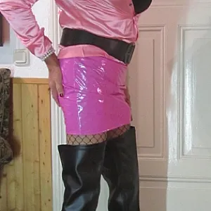 Tanja in pink gallery image