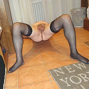 nackt in Nylons Galeriebild