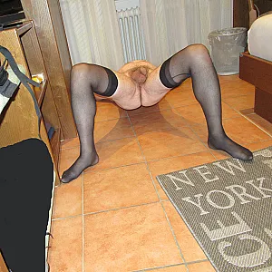 nackt in Nylons Galeriebild