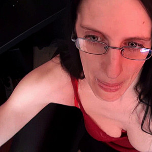 First Image Of moniq30's Video - ass to muoth in the office