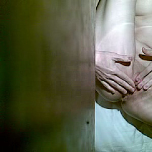 First Image Of ulun's Video - selfmassage in hotel