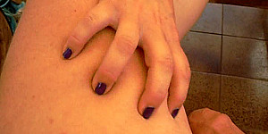 Heute sind die Nägel lila - und heute sitze ich bei ihr auf ihrer Terasse First Thumb Image