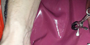 ich pisse in latexmini First Thumb Image