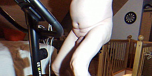 Nackt auf dem Hometrainer First Thumb Image